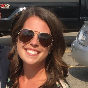 Meet your Posher, Elizabeth